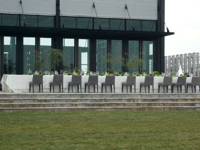 Stratus patio set for dinner