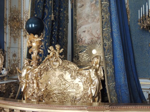 Ludwig's bed. A candle inside the blue bowl was lit at bedtime to provide ambience.